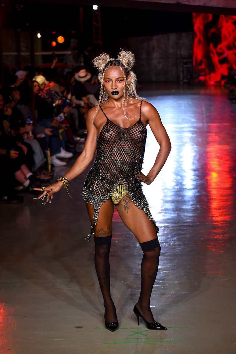 Kiara Felippe no desfile de Filipe Freire 