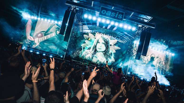 Oasis homenageia Ozzy Osbourne durante o 1º show da turnê em Londres