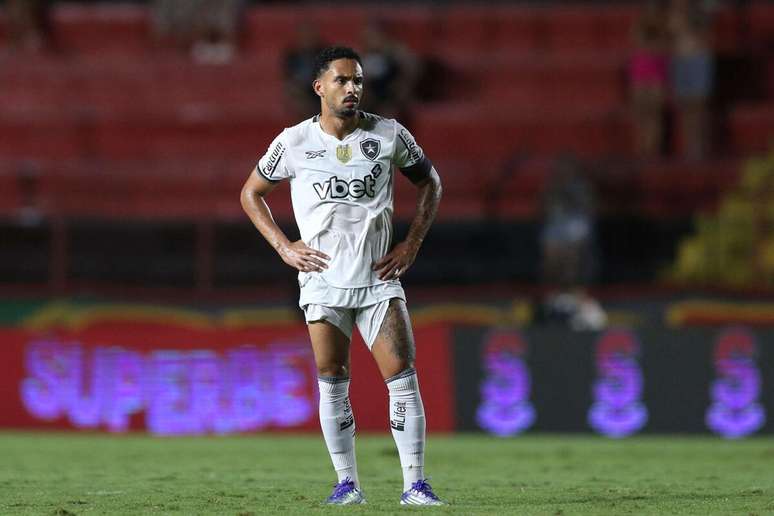 Vitinho (Botafogo) durante jogo contra o Sport Recife, no dia 20.07.2025