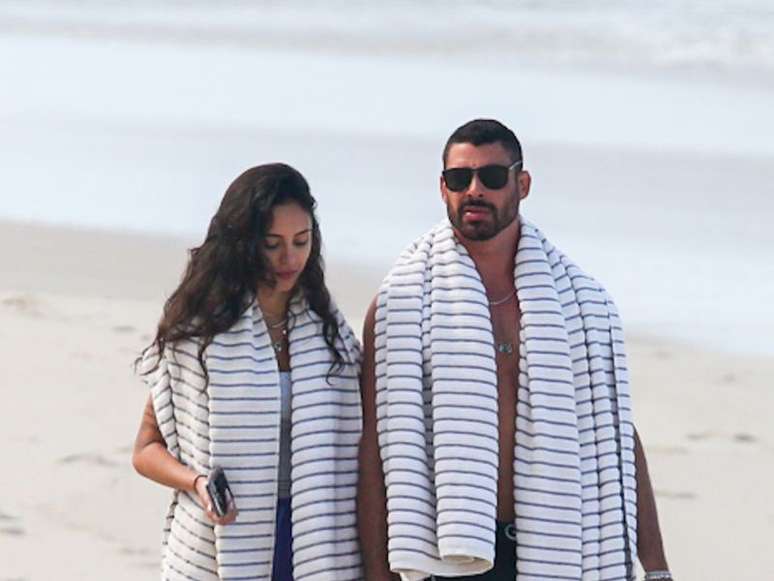 Luana Mandarino e Cauã Reymond foram flagrados aos beijos