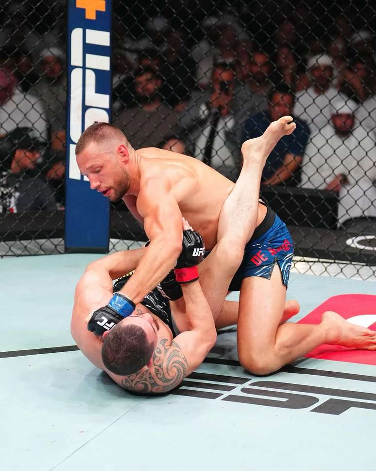 Reinier de Ridder venceu Robert Whittaker em Abu Dhabi 