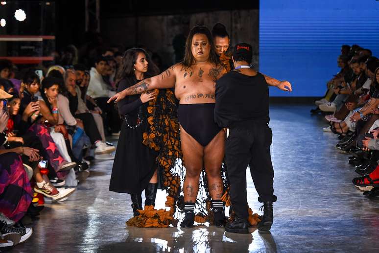 Jup do Bairro no desfile do Studio Ellias Kaleb 