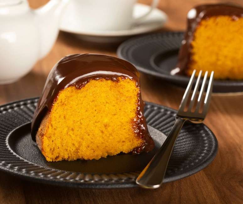 Bolo de cenoura sem glúten e sem lactose - macio e fofinho