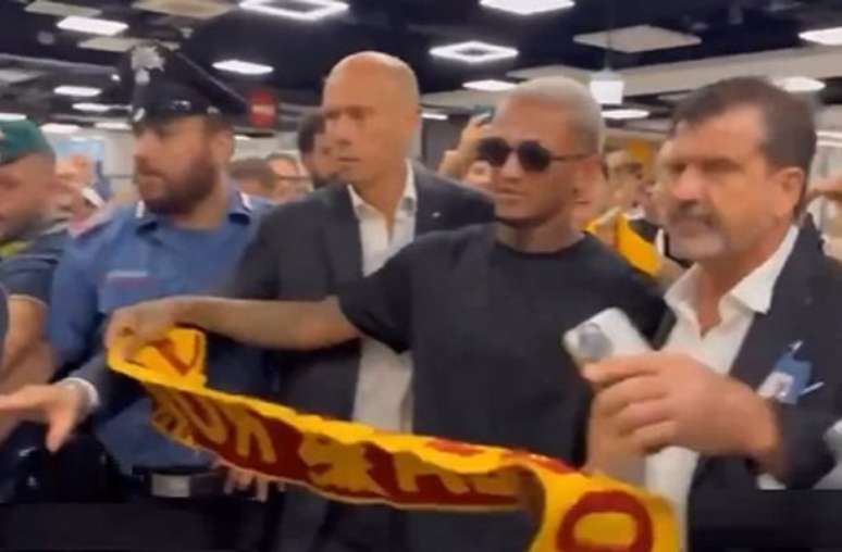 Video: Rome Fans Day at the airport to welcome Wesley