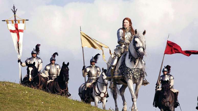 Elizabeth 1&ordf;, interpretada aqui por Cate Blanchett em Elizabeth: A Era de Ouro (2007), era uma rainha totalmente dedicada ao seu reino