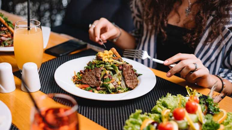 Eating outside will be up to 10% more expensive with the US rates in Brazilian exports, warns Fhoresp