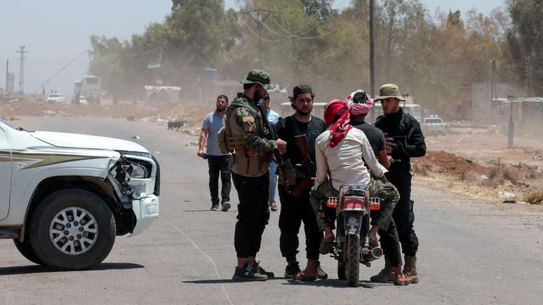 Para ingresar a la ciudad hay que pasar por numerosos puestos de control.