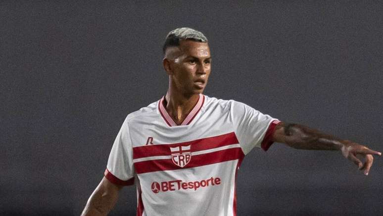 Fernando Henrique estava defendendo o CRB nesta temporada por empr&eacute;stimo &ndash;