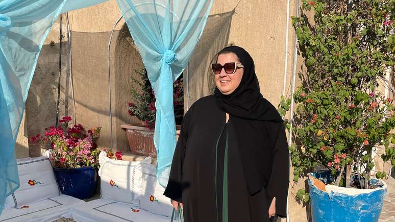 Anna em Dubai; hoje, ela decidiu por n&atilde;o usar mais o v&eacute;u