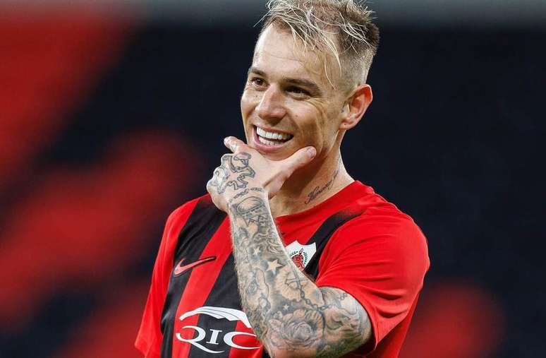 Roger Guedes é antigo sonho de consumo para a diretoria do Grêmio –