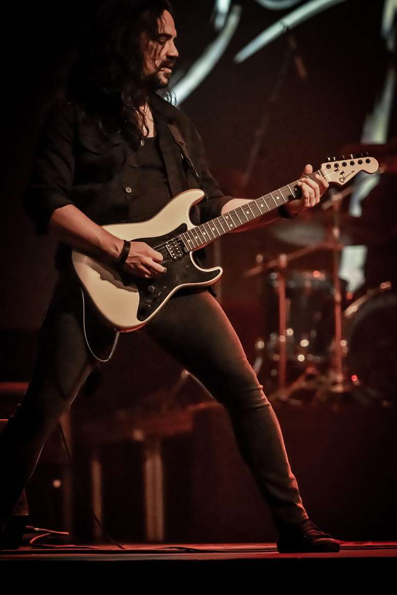 O guitarrista Conrado Pesinato -