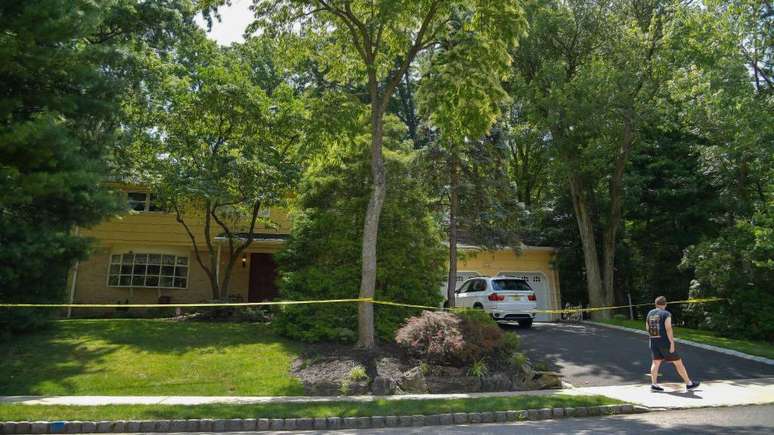 A casa da ju&iacute;za Esther Salas, ap&oacute;s o ataque que matou seu filho, em julho de 2020