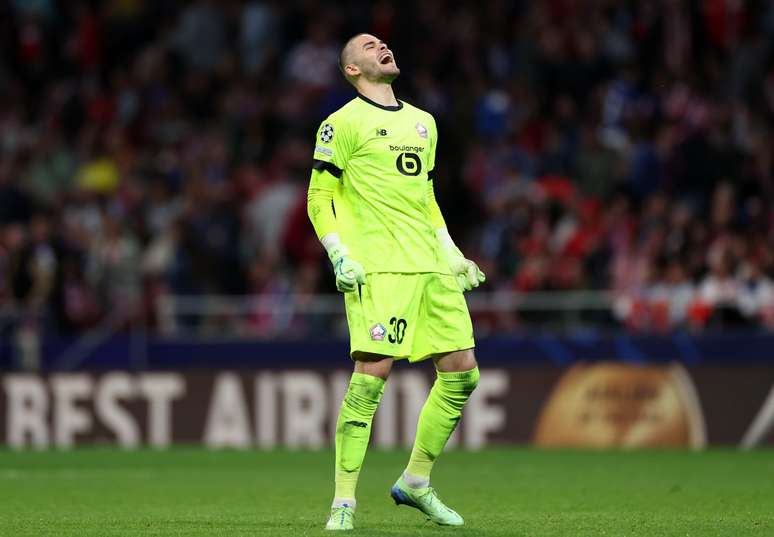 Chevalier comemorando uma vit&oacute;ria do Lille 