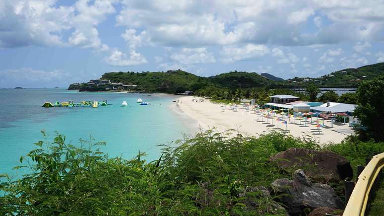 As praias de &aacute;guas limpas do Caribe atraem pessoas do mundo inteiro