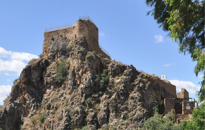 Castle of Lanjarón, one of the places of the city where it is forbidden to die on Saturdays and Sundays Castle of Lanjarón, one of the places of the city where it is forbidden to die on Saturdays and Sundays