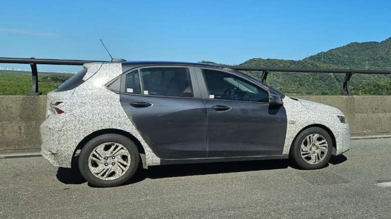 Novo Chevrolet Onix 2026 em testes pr&oacute;ximo ao litoral de S&atilde;o Paulo