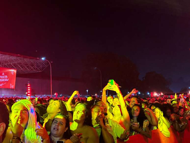 'Não vai acabar de vez', promete Ludmilla em show de despedida do projeto Numanice