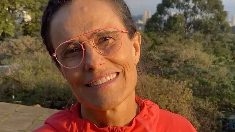 Aos 60 anos, Zélia Duncan garante não ter arrependimentos por não ter sido mãe