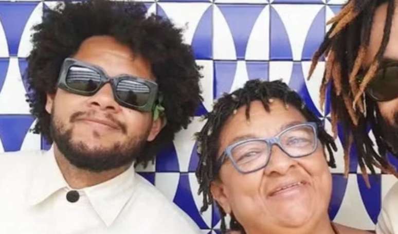 Antes da morte da mãe, Emicida e Fióti travavam disputa judicial milionária; entenda a briga entre os irmãos.