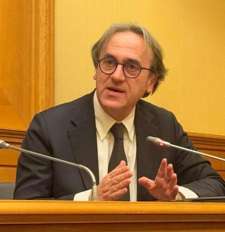 Deputado italiano Angelo Bonelli do Partido Europa Verde.