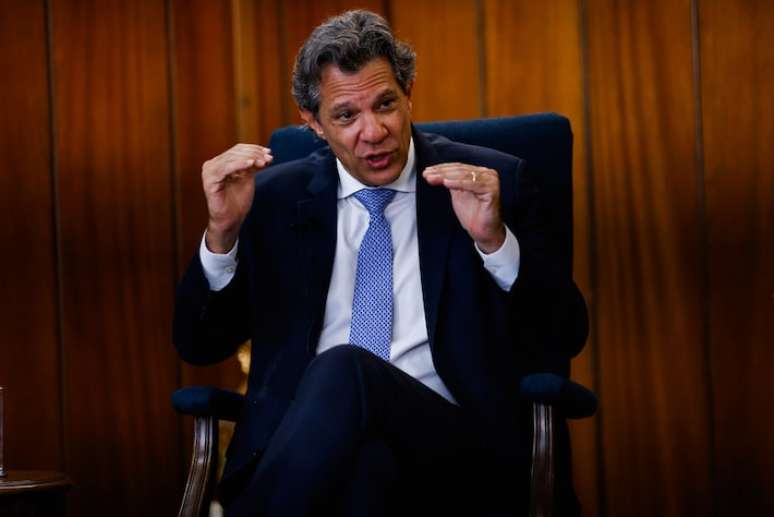 Tem 'viralatismo' de ficar abanando o rabo; não é assim que funciona a diplomacia, diz Haddad