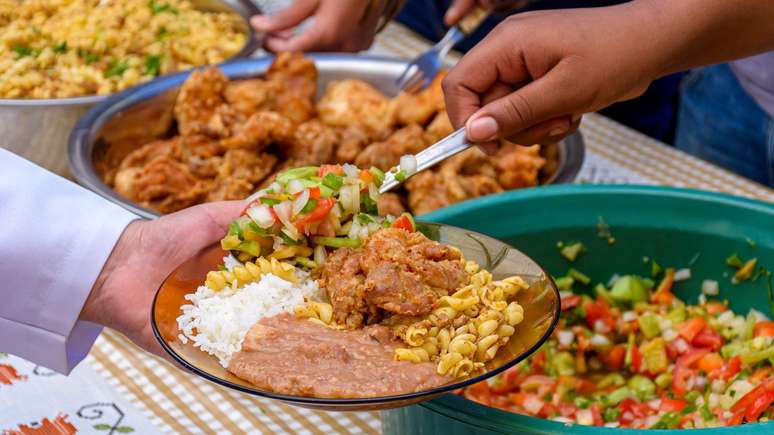 24 milh&otilde;es de brasileiros sa&iacute;ram da condi&ccedil;&atilde;o de inseguran&ccedil;a alimentar grave entre 2022 e 2023