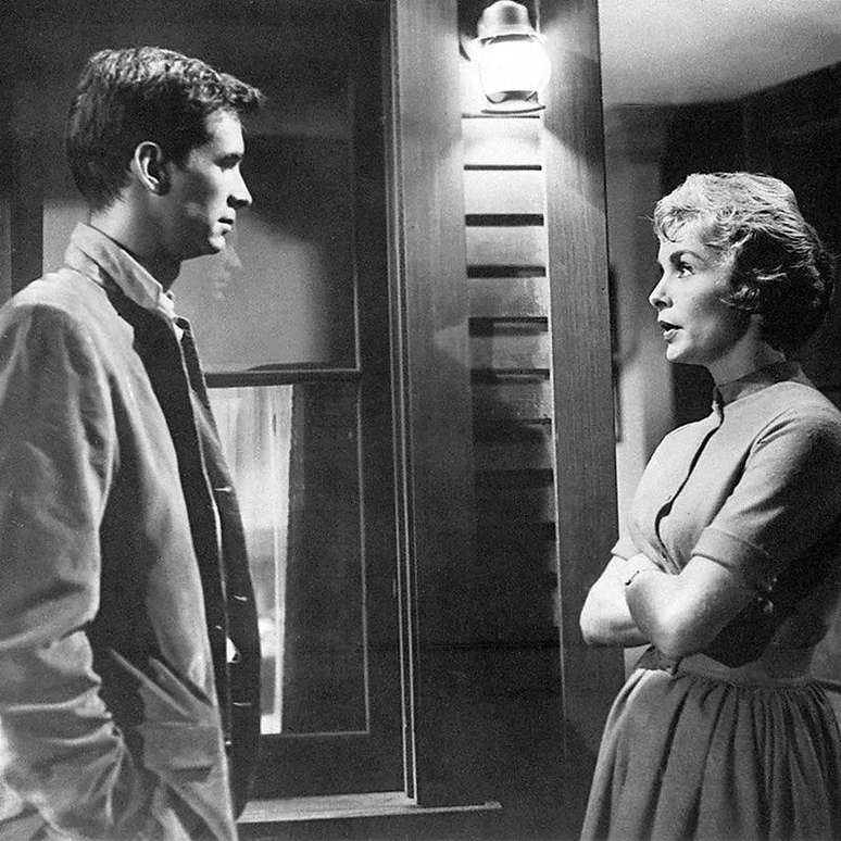 Anthony Perkins e Janet Leigh durante as grava&ccedil;&otilde;es de Psicose, filme de 1960