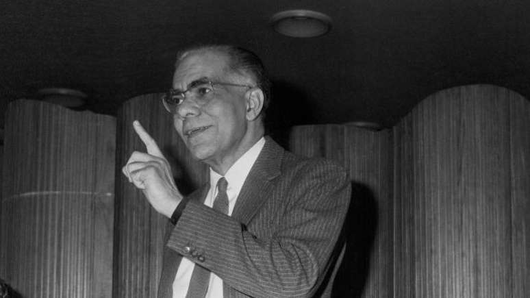 O m&eacute;dico e ge&oacute;grafo Josu&eacute; de Castro se tornou uma refer&ecirc;ncia no combate &agrave; pobreza