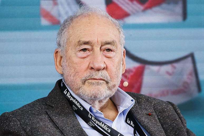 'Trump minou a democracia e o Estado de Direito nos EUA – talvez de forma irreparável. Não se deve permitir que ele faça o mesmo em outros lugares', diz Joseph Stiglitz