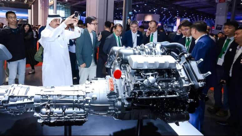 Motorização híbrida plug-in terá V8 de 4,0 litros