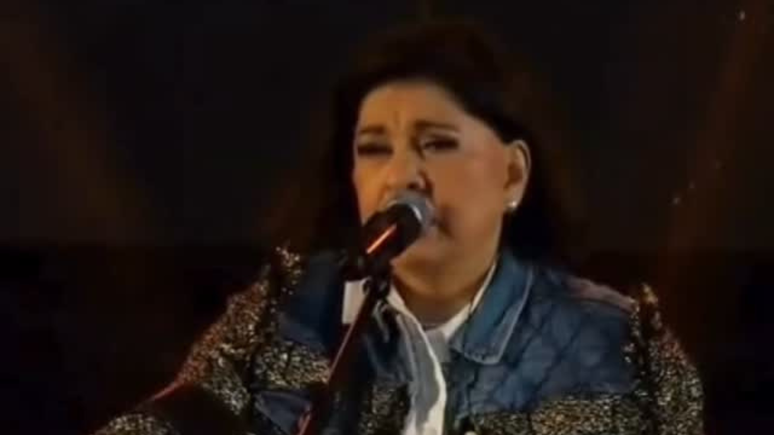 Roberta Miranda xinga homem durante show