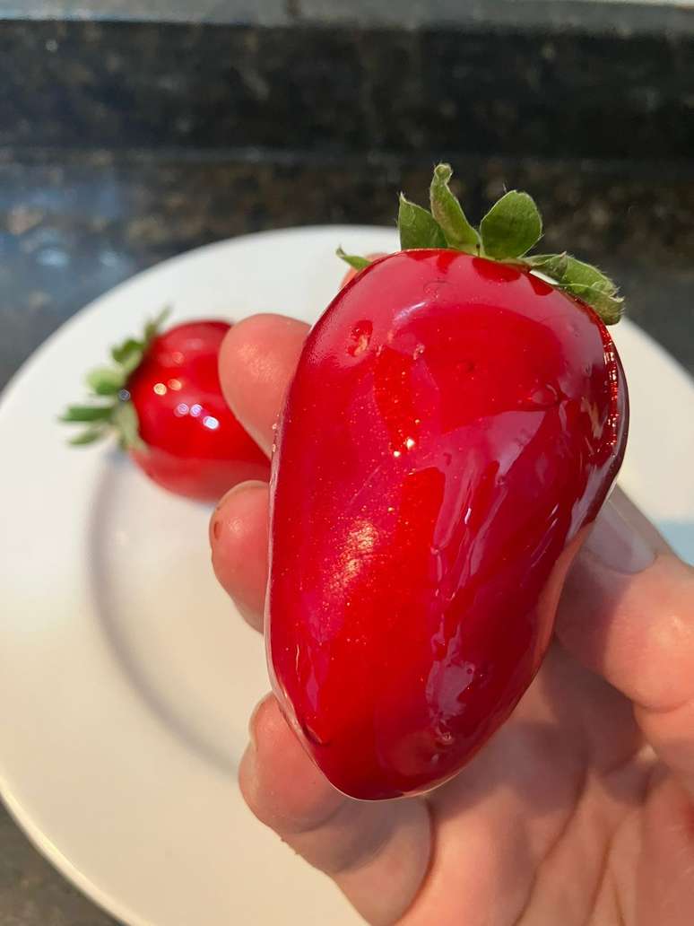 O ideal é que o morando do amor seja feito e consumido no mesmo dia. A fruta não prece e a casca permanece crocante.