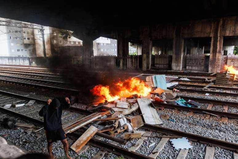 Protesto contra a remo&ccedil;&atilde;o das fam&iacute;lias da Favela do Moinho, em maio