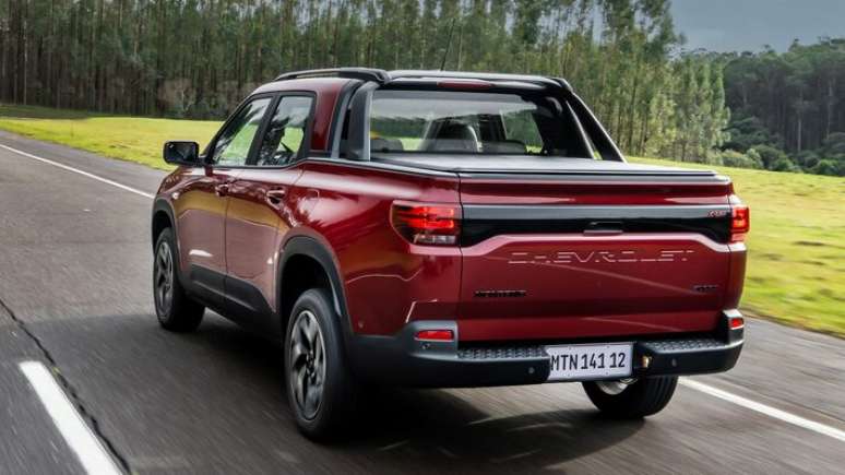 Picape tem protetor de ca&ccedil;amba de s&eacute;rie e ganha op&ccedil;&atilde;o de reboque para at&eacute; 400 kg