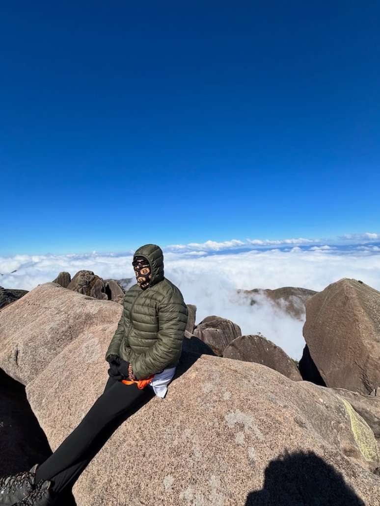 Gominho foi de 148 kg para 87 kg e escalou rocha em parque nacional no RJ