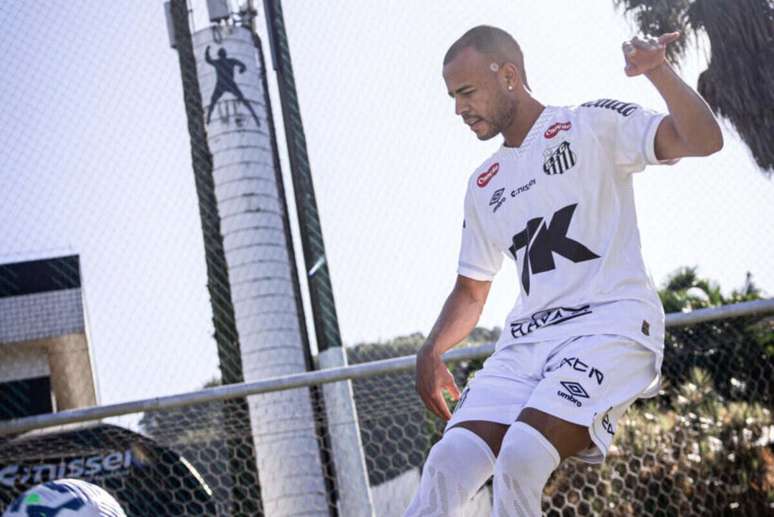Santos anuncia a contrata&ccedil;&atilde;o de Mayke &ndash;