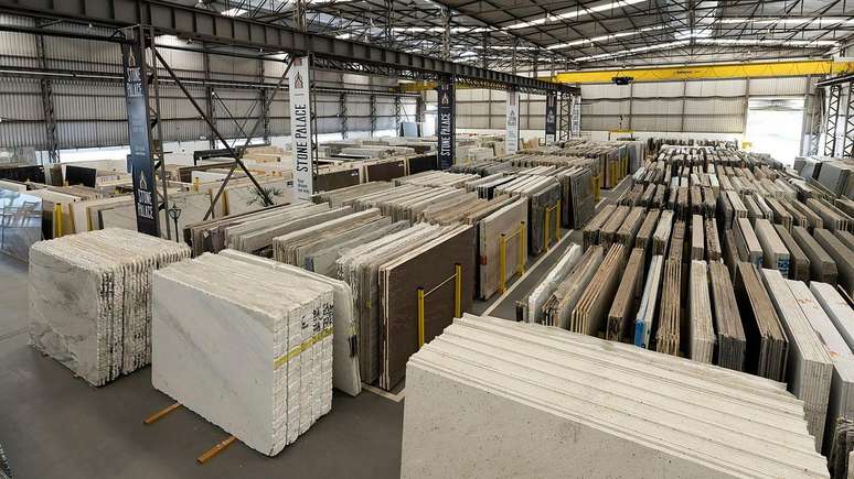 Cerca de 1,2 mil cont&ecirc;ineres de rochas deixaram de ser embarcados em julho