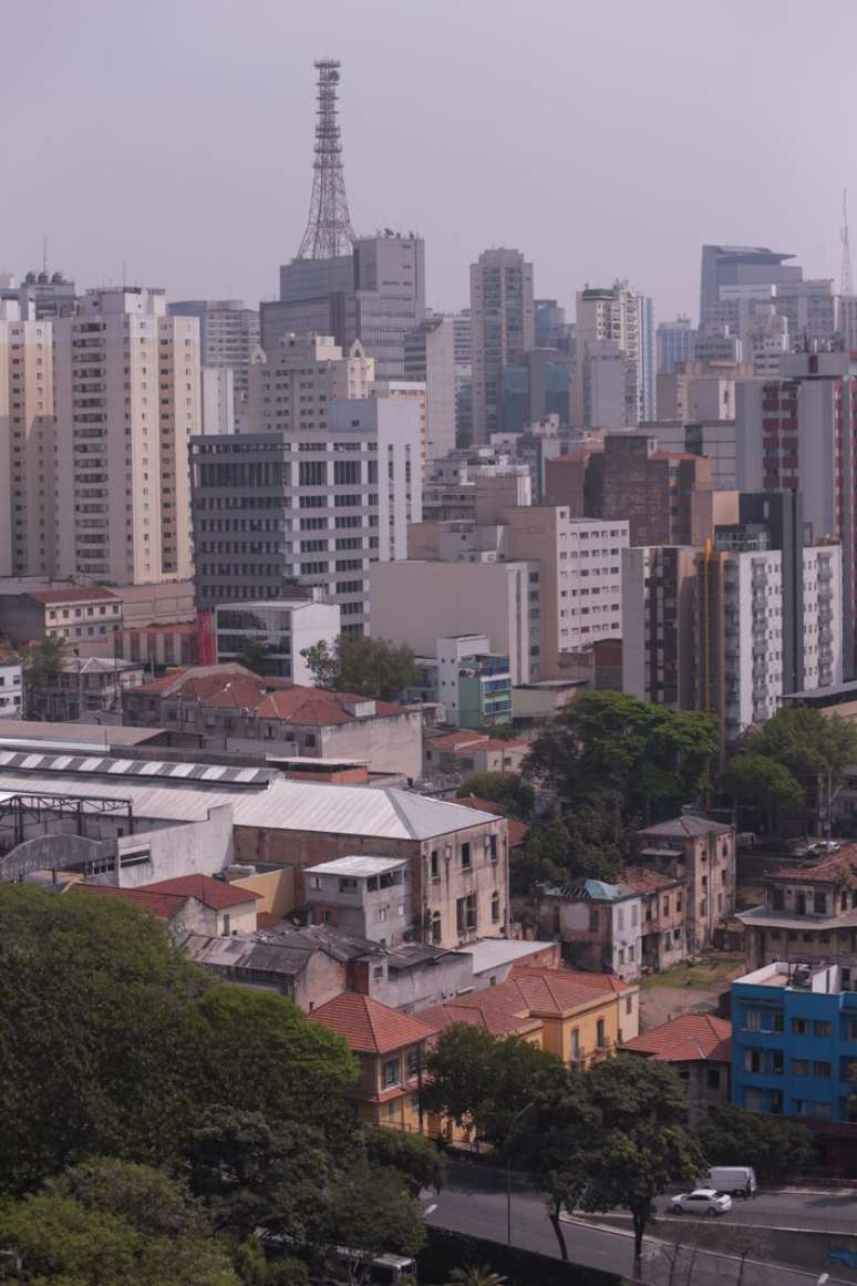 Vista da capital paulista: chegada de ar frio de origem polar proporcionou tarde mais seca do ano.