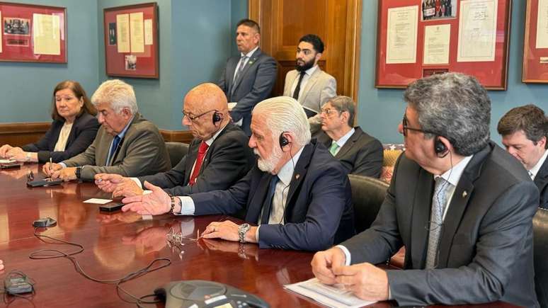 Parte da comitiva de senadores brasileiros nos EUA nesta ter&ccedil;a, da direita para a esquerda: Fernando Farias (MDB-AL), Jaques Wagner (PT-BA), Esperidi&atilde;o Amin (PP-SC) e Astronauta Marcos Pontes (PL-SP)