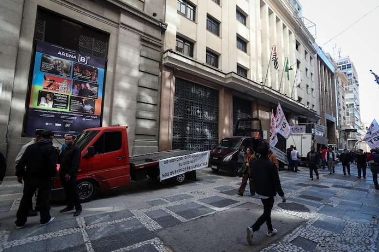 Protesto reuniu caminh&otilde;es nas ruas Jo&atilde;o Br&iacute;cola e Boa Vista.