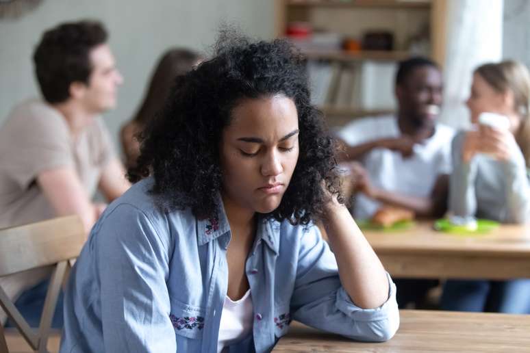 How can you be shy and extrovert at the same time? This is the explanation, according to a psychologist