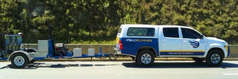 Equipamento utilizado para resposta do pavimento à aplicação dinâmica de carga