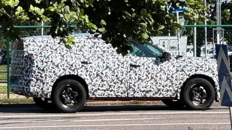 Próxima geração do Fiat Fastback é flagrada em testes na Suécia