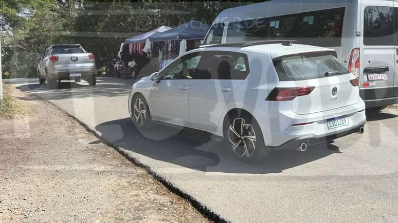 Novo Volkswagen Golf GTI 2025 flagrado em Campos do Jordão (SP)