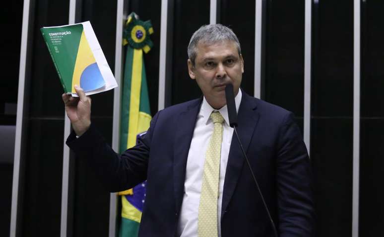 Lindbergh proposes the “high betrayal” criminalization focused on Eduardo Bolsonaro’s actions in the United States