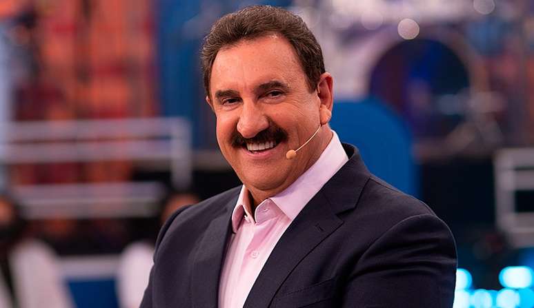 De engraxate a empresário de milhões: Ratinho construiu sua fortuna sendo um bom vendedor