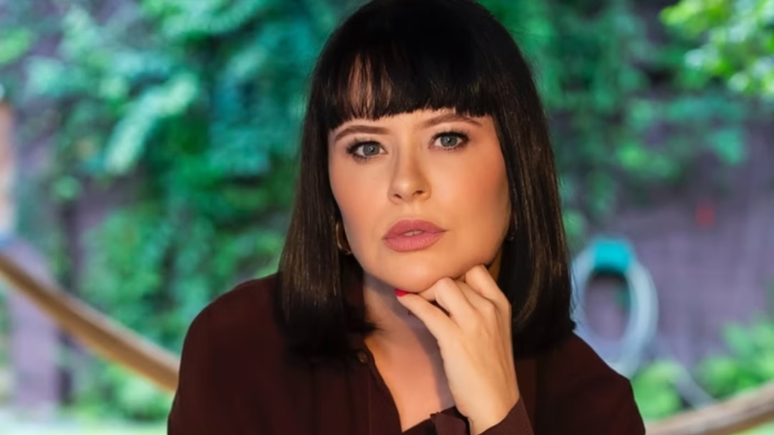 The actress Mari Bridi returns to the TV Globo and lifts the voices on romanticism with the choreographer from the station
