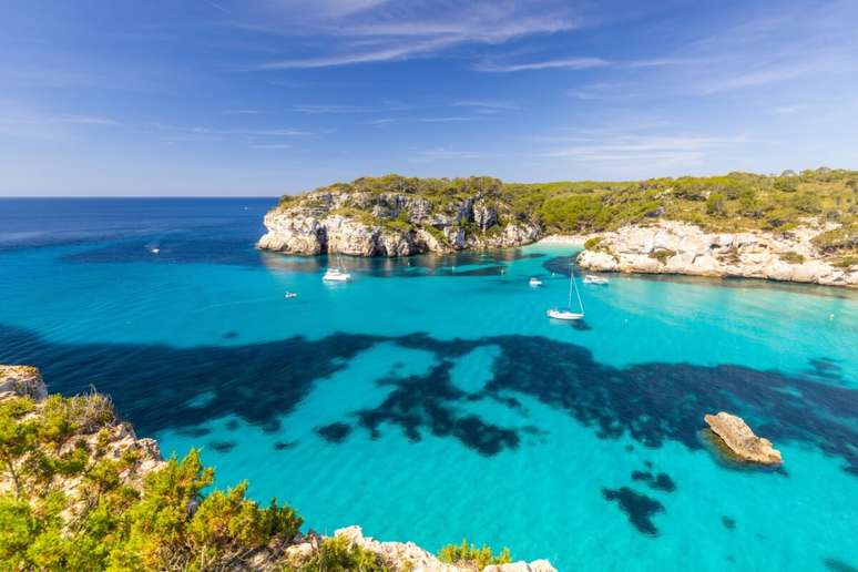 Menorca oferece um equilíbrio perfeito entre belezas naturais, riqueza cultural e gastronomia de alto nível