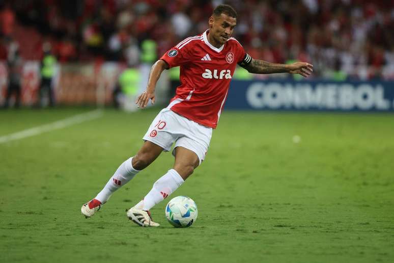 Camisa 10 encontrou dificuldades em assumir a responsabilidade da parte criativa do Internacional &ndash;