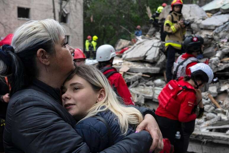 Ataques em Kiev mataram 11 pessoas, entre elas uma mãe e seu filho